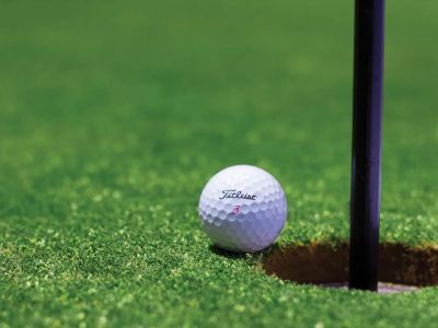 32 Golfers Participate in Holiday Scramble